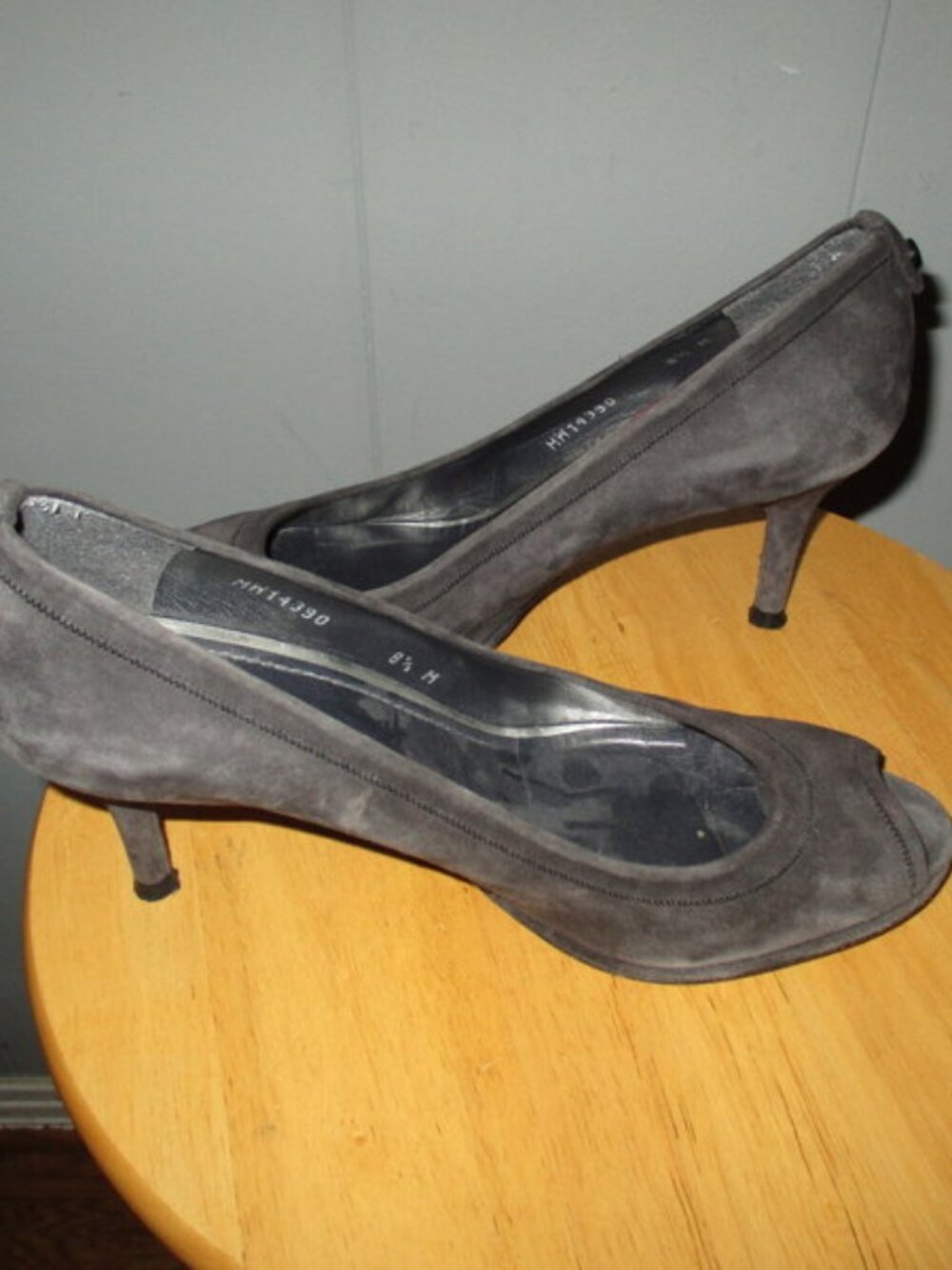 STUART WEITZMAN Gray Suede Pumps